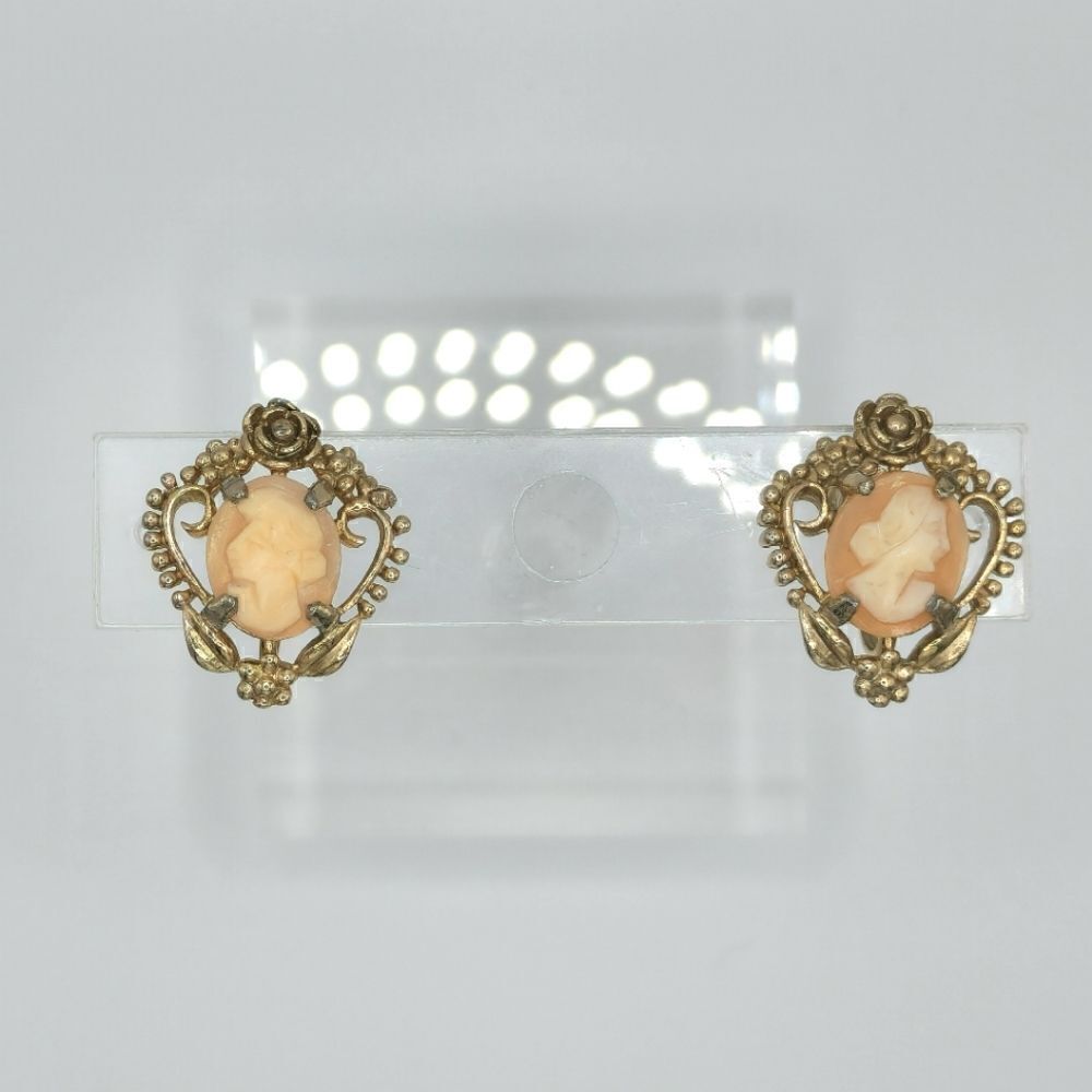 Vintage Florenza Gold cameo fillagree stud earrings
